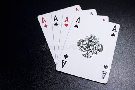 Poker 4 de um tipo de vs em linha reta
